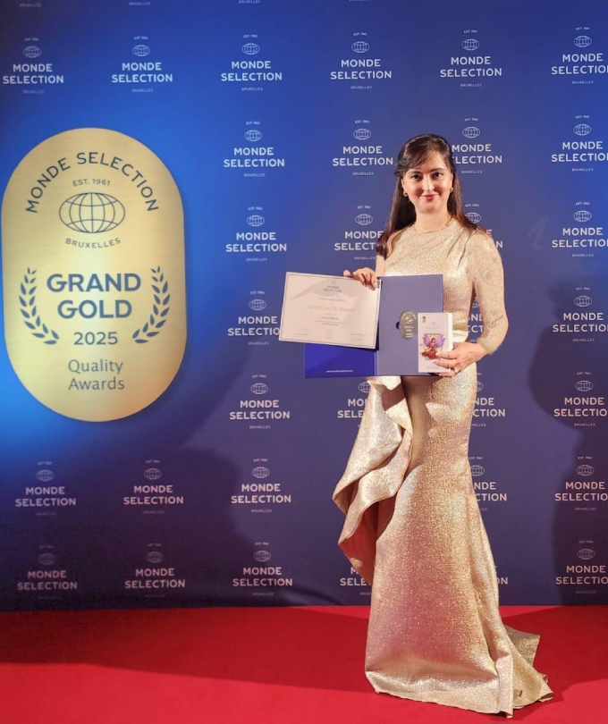 5 gm Award Winner Gift box