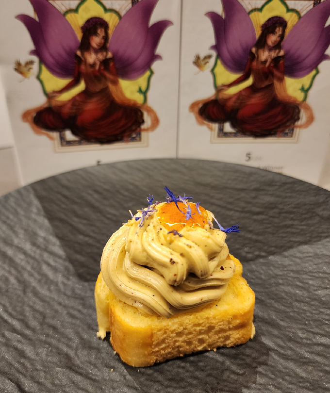 5 gm Award Winner Gift box